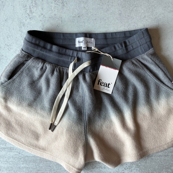 Feat X Helen Owen Blanket Blend Ombré Shorts Blue Cream Size Medium - Picture 9 of 14